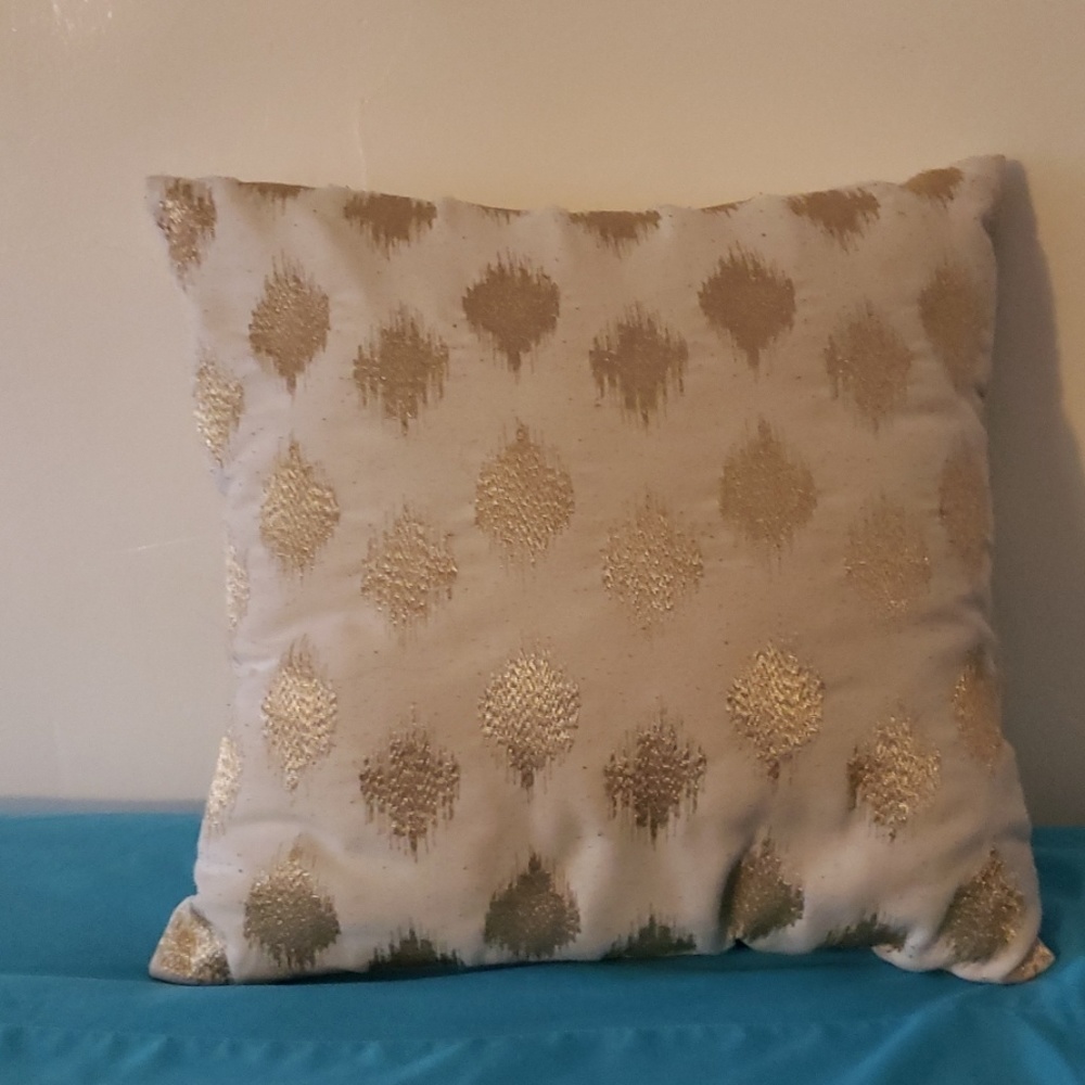 Throw pillow
